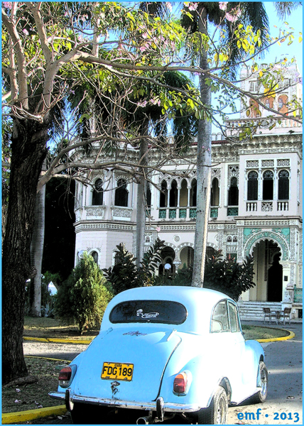 Colonial architecture and vintage cars